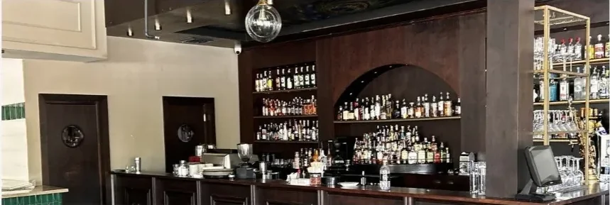 Bar arkası ve oturma alanı