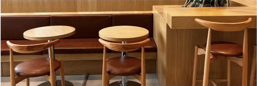 Bar taburesi ve ahşap tezgâh