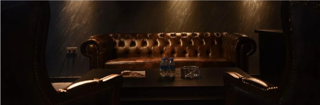 Chesterfield koltuk ve orta sehpa